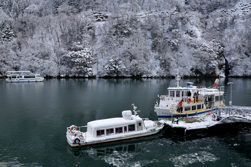 冬の庄川峡　ショートクルーズ帰港