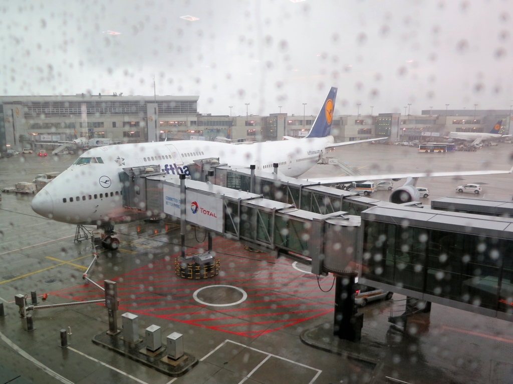 雨のフランクフルト国際空港