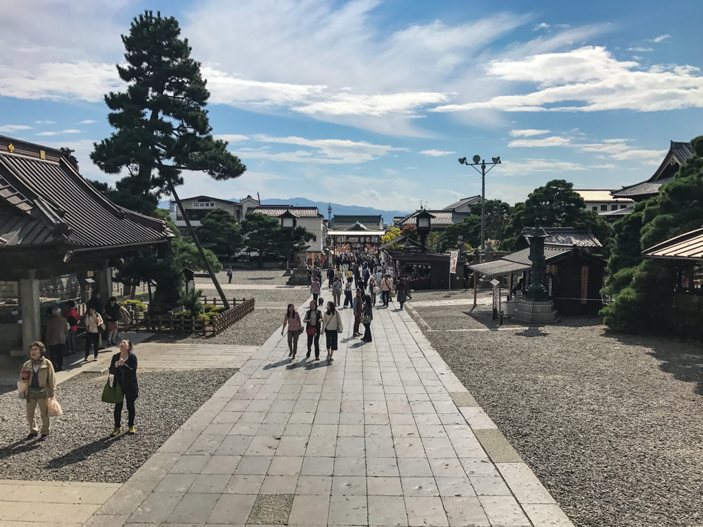 掘出し写真　善光寺 山門から仁王門に至る石畳参道