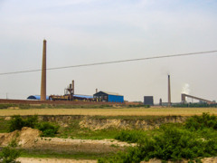 2006年中国の旅１　目的地が見えてきました…＠山西省 呂梁 汾陽