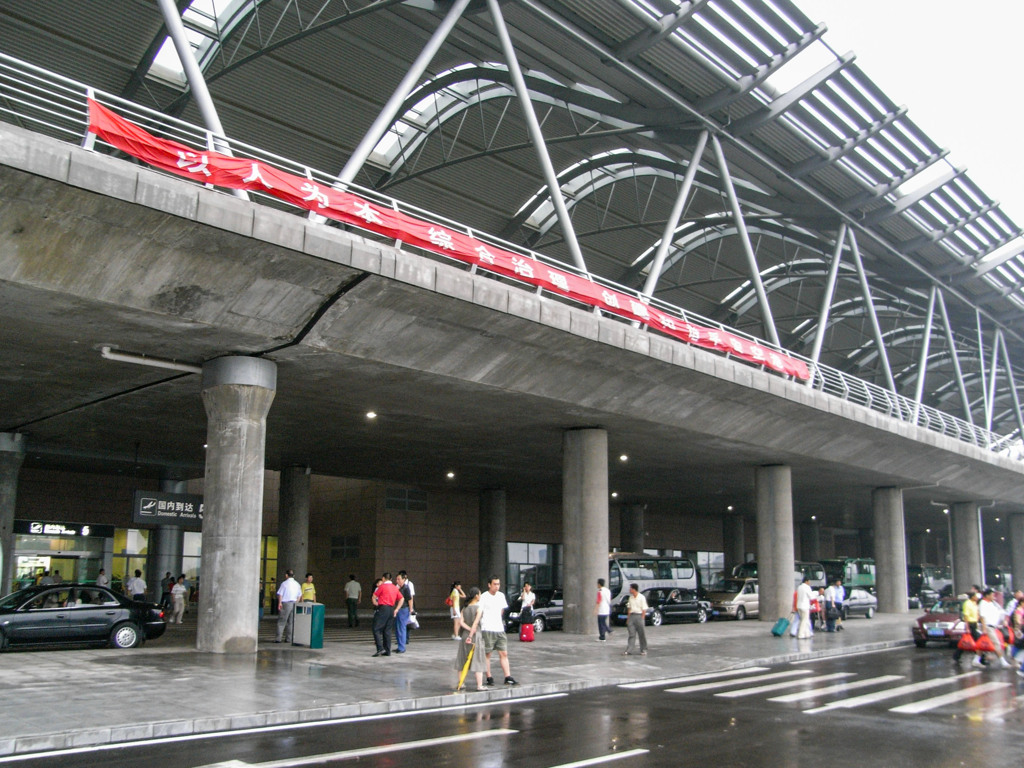 2007年中国の旅１　到着ターミナル前 鄭州新鄭国際空港＠河南省 鄭州