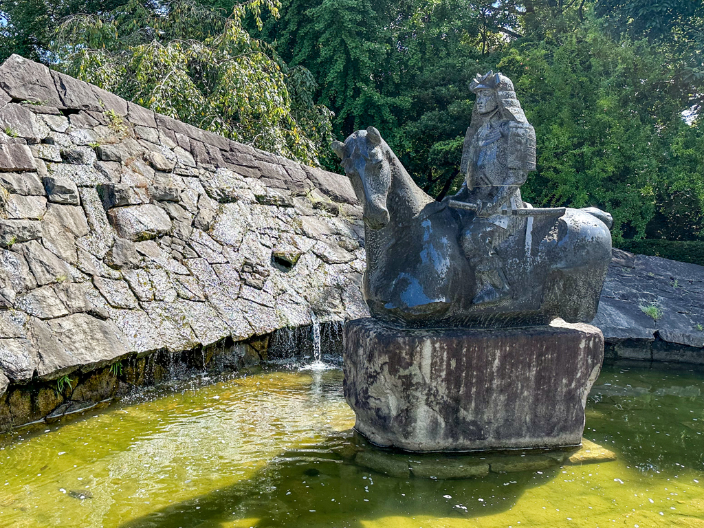 松平元康像＠岡崎公園