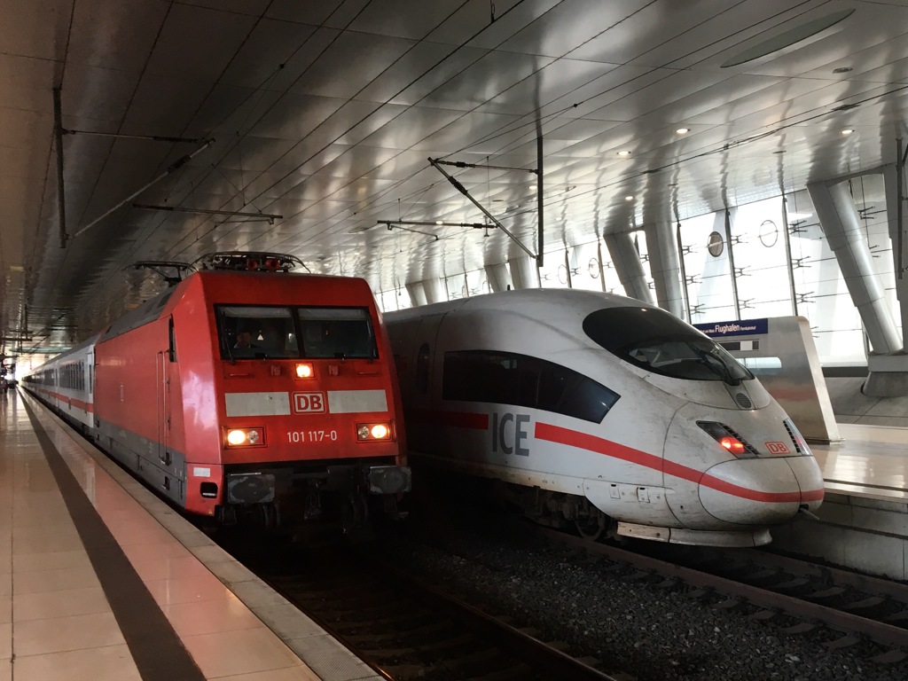 ICEとIC @フランクフルト国際空港駅