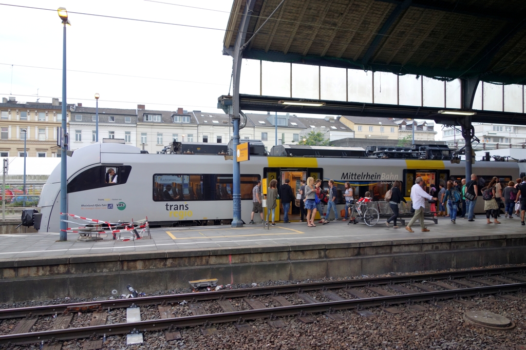 ドイツ＆ベルギーの旅　朝のボン中央駅