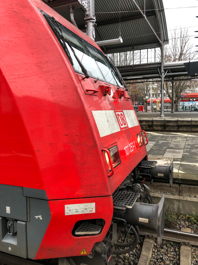 DB101形電気機関車の横顔＠ボン中央駅