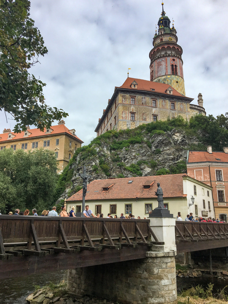掘出し写真　ブルタバ川沿いから城を眺める＠チェコ チェスキー・クルムロフ