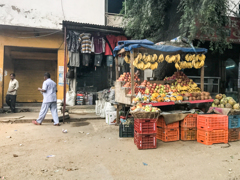 掘出し写真　昼下がりの繁華街風景その３＠インド/ビワディ