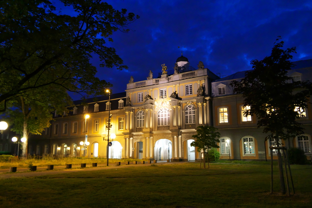 DE＆BEの旅　Bonnの夜更け　旧ケルン選帝侯居城・ボン大学