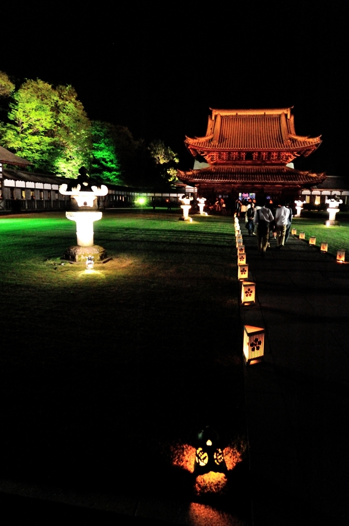 国宝・瑞龍寺　梅鉢の路