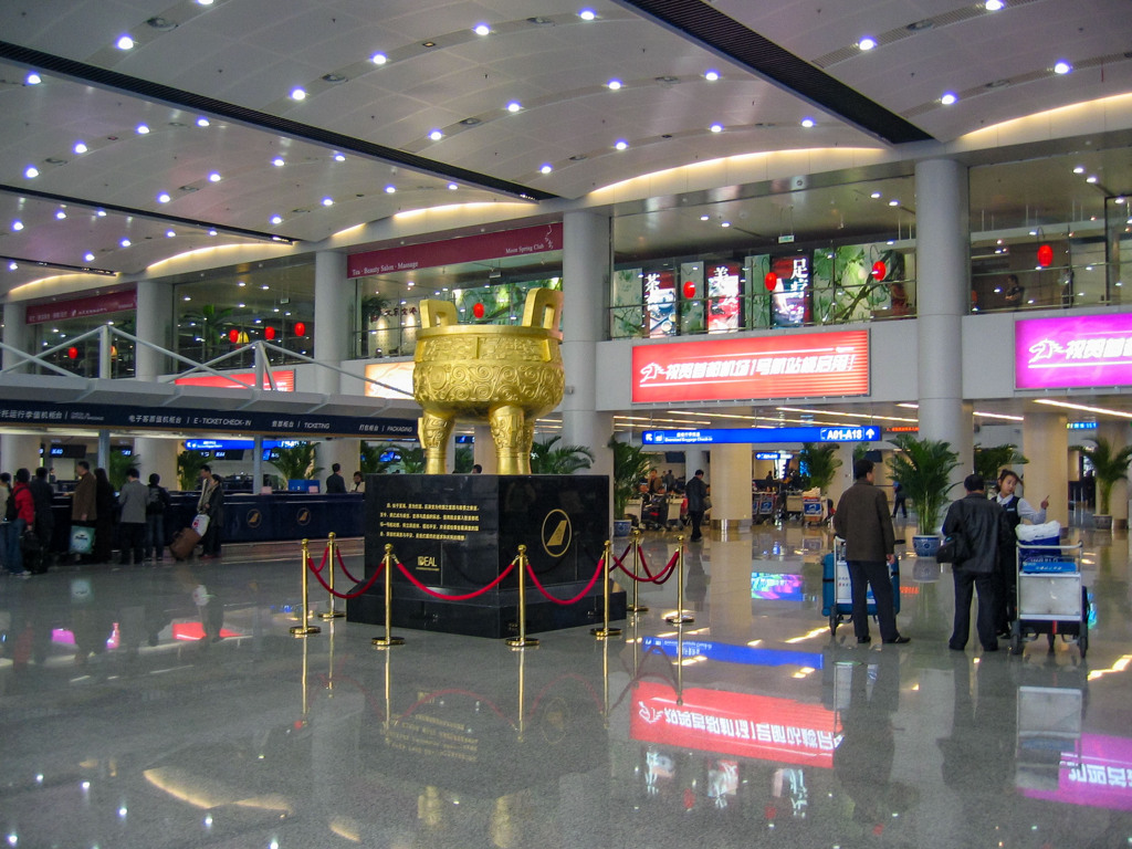 2004年中国の旅３　北京首都国際空港 ターミナル２チェックインフロアー＠北京