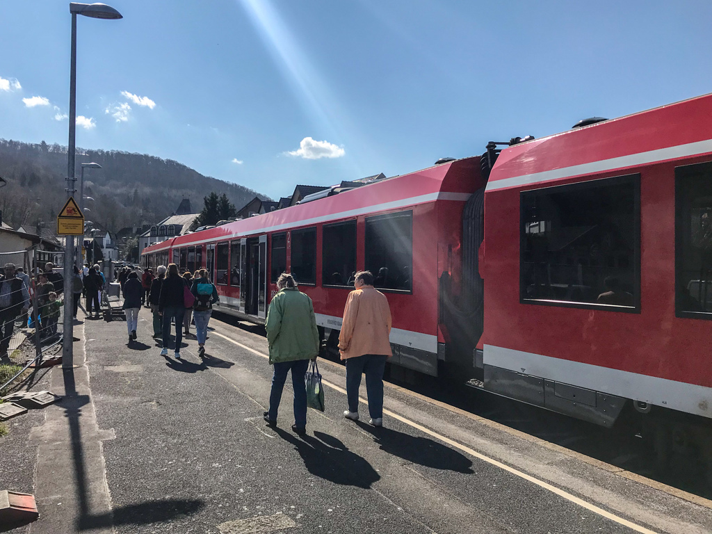 バート・ミュンスターアイフェル駅到着