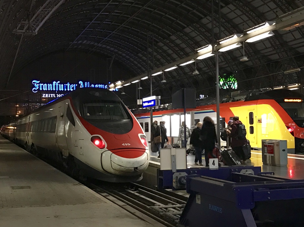 やっと着いたフランクフルト中央駅
