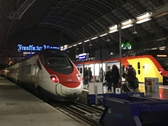 やっと着いたフランクフルト中央駅
