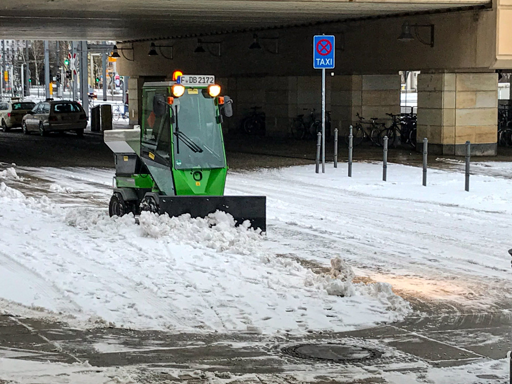 除雪＠ドレスデン中央駅