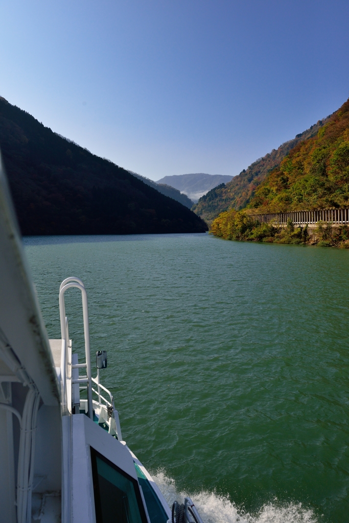 紅秋　庄川峡船の旅３