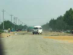 2004年中国の旅１　路上麦干し＠河北省・三河