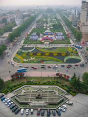 2005年中国の旅２　眼下に広がる牡丹広場＠河南省 洛陽