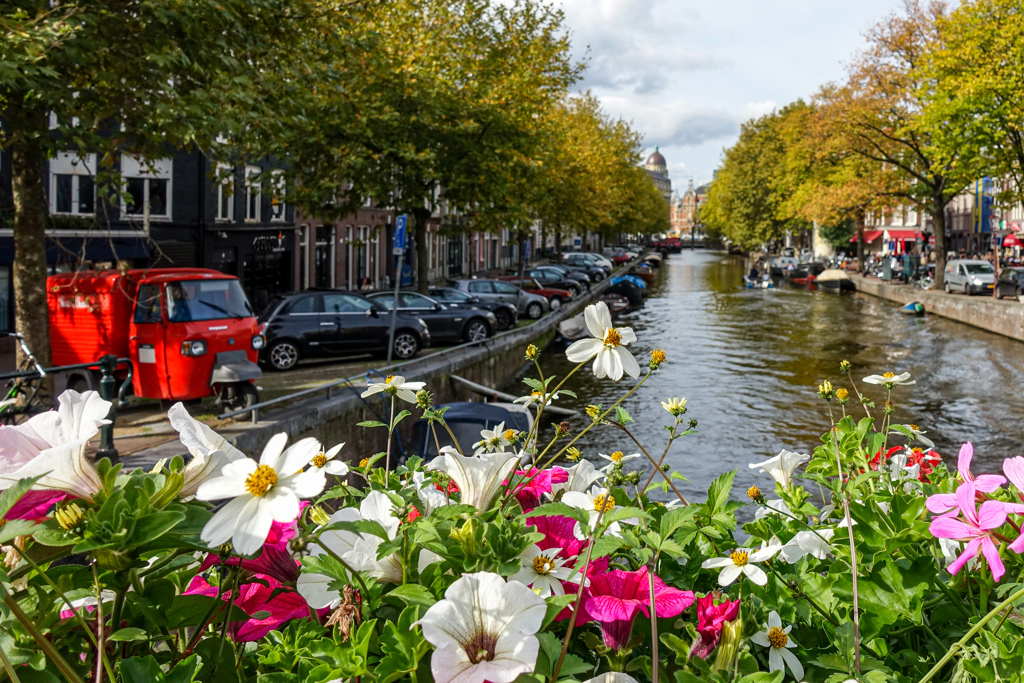 花のある運河風景♪＠アムステルダム