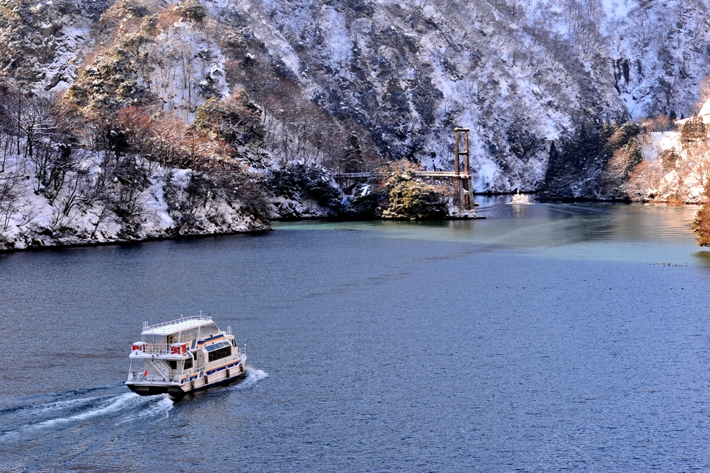 冬の庄川峡　追走