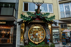 2006年ドイツの旅　街中の大きな鳩時計＠ヴィースバーデン