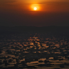 朱色に染め上げし散居村