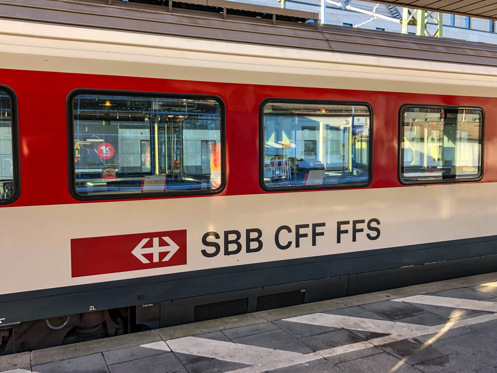 スイス・インターラーケンInterlaken行きEC＠ボン中央駅