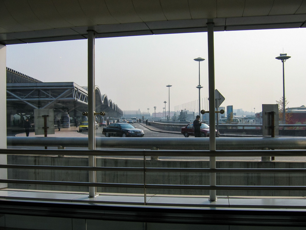 2004年中国の旅３　北京首都国際空港 ターミナル２へ＠北京