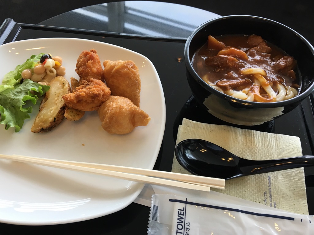 やはり、カレーうどん(^_^)