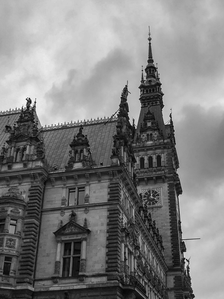 BW見上げる世界 ルネッサンス様式の市庁舎＠ハンブルク