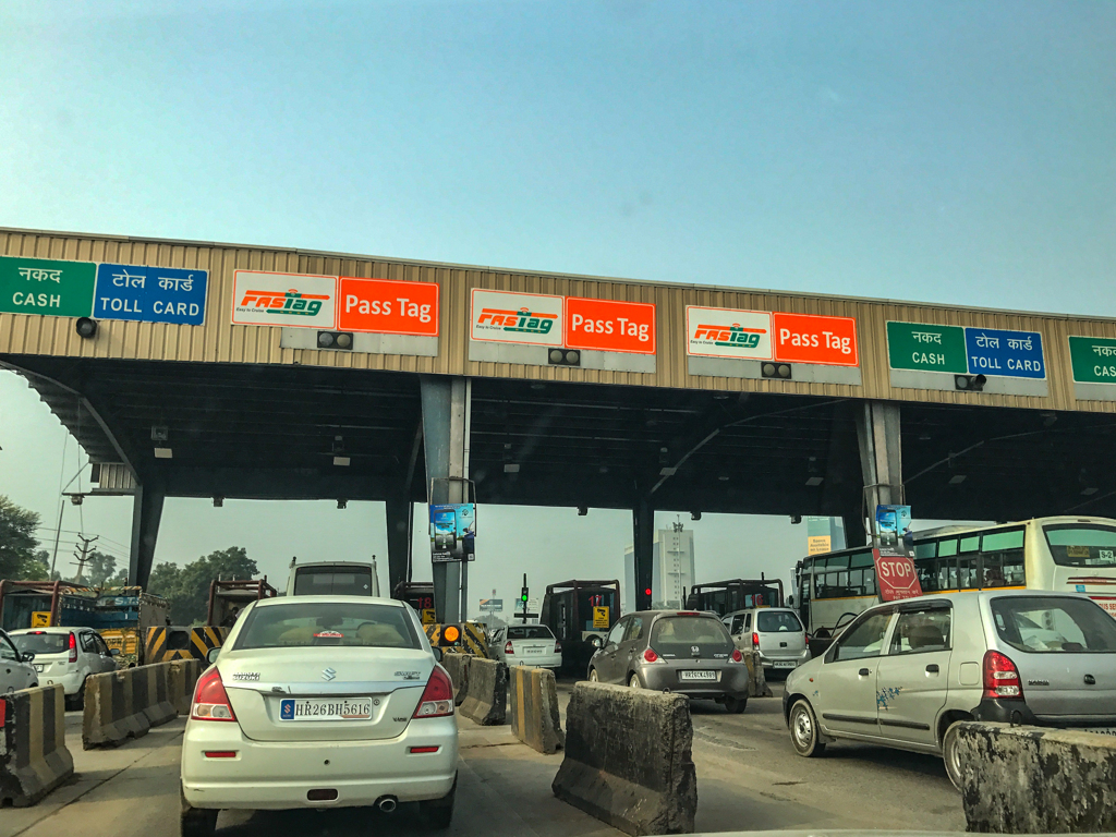 掘出し写真　高速道路入口ゲート＠インド/グルガーオン