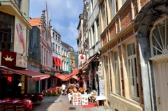 フランダースの旅　ブリュッセル　街の小路レストラン街