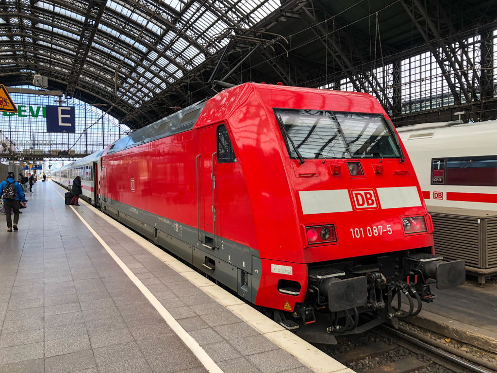 ICプッシュ運行DB101形電気機関車＠ケルン中央駅