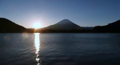 精進湖日の出