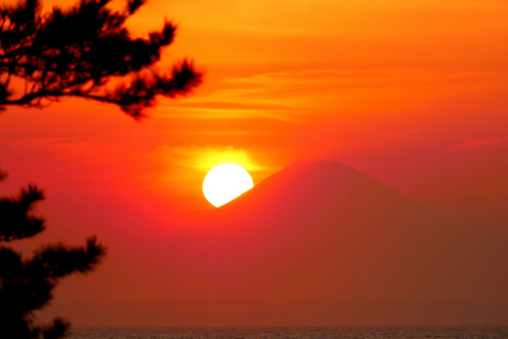 富士山に落ちる夕日　P1140751