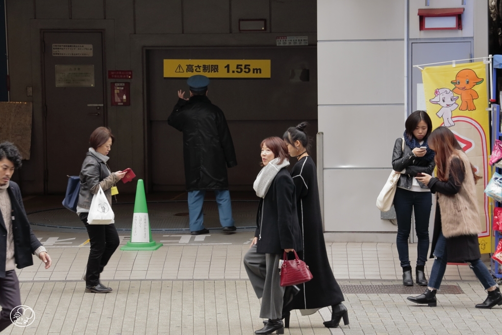 歩く人、立つ人