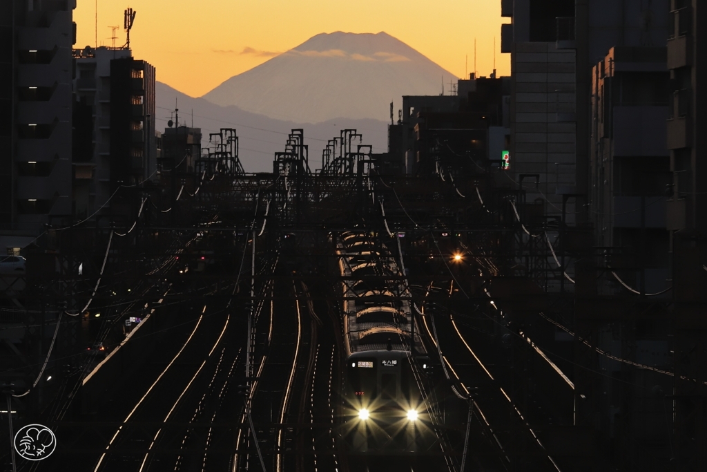 西からの上り電車　４