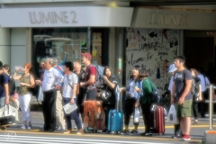 夏の旅行者