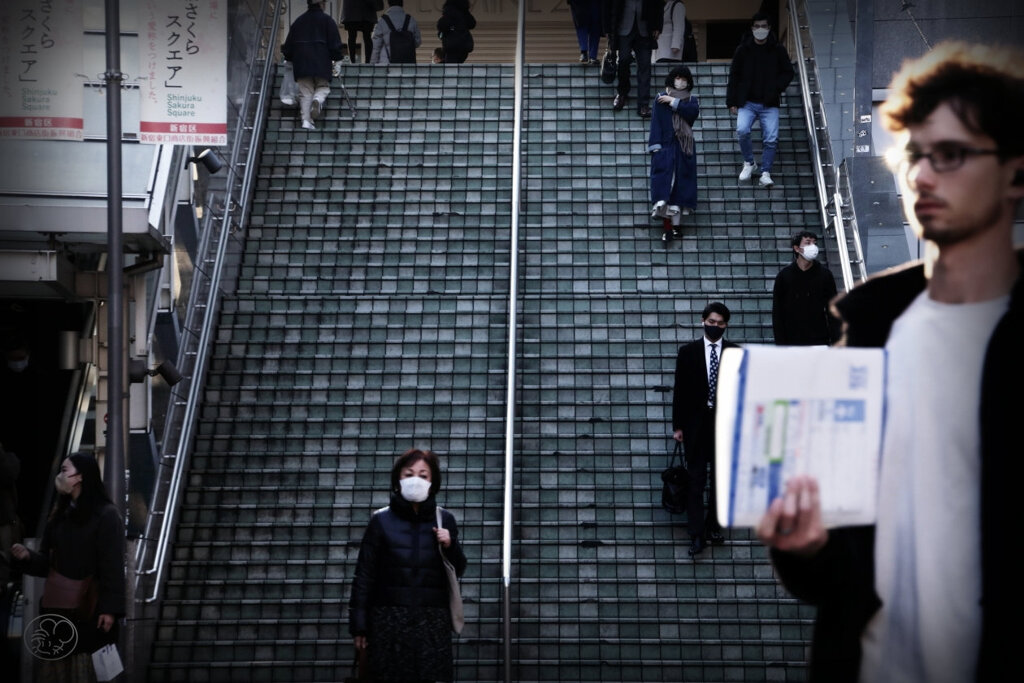 新宿駅東南口広場　２