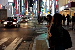 夜の新宿通り