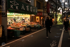 日暮れの街