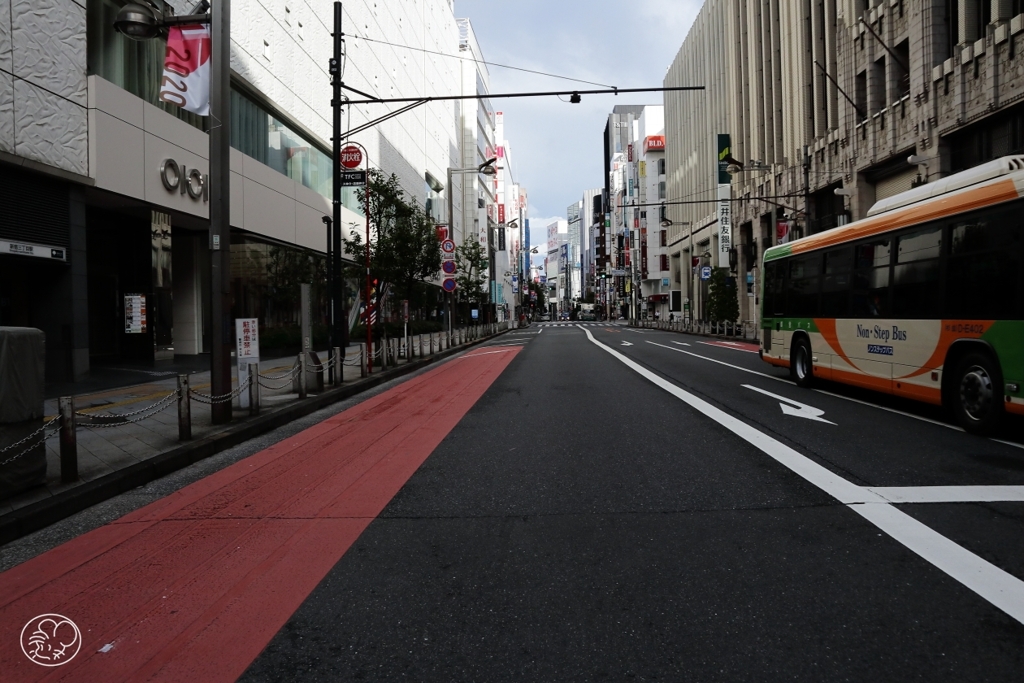 新宿通り、朝７時前