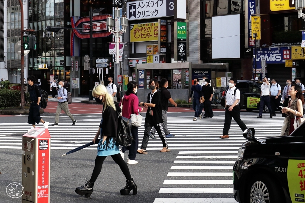 朝、スクランブル、新宿