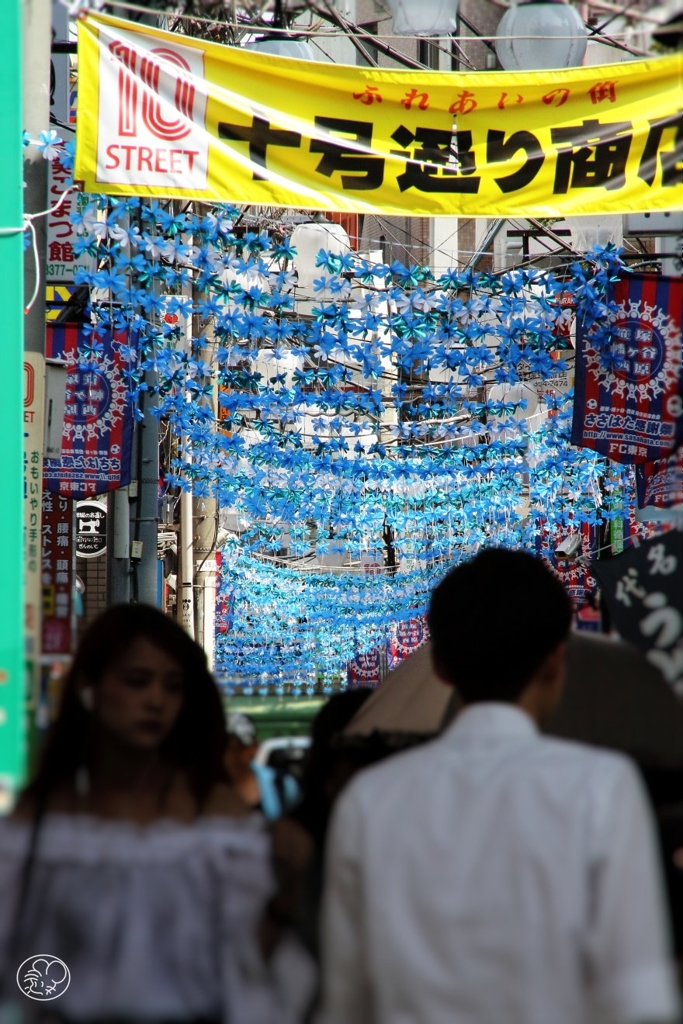 朝の商店街