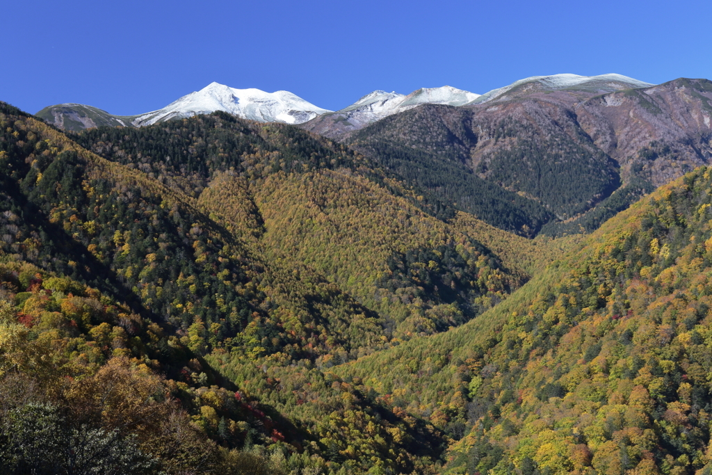 山稜はやくも雪化粧