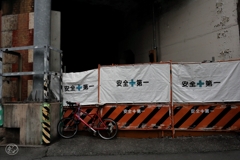 高架下の自転車