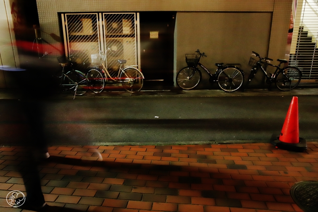 人は急ぐ、夜は急がない