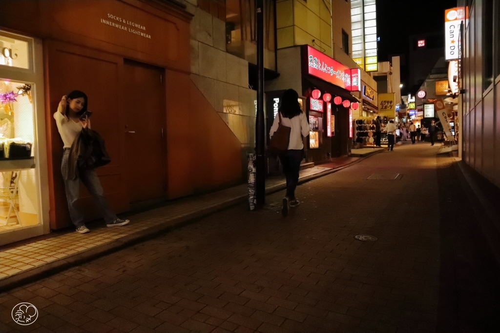 夜の巷