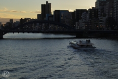 夕暮れ墨田川　１