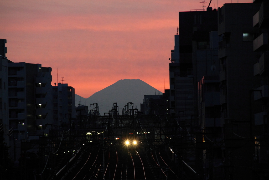 夕暮れの上り電車