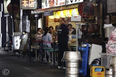週末のガード下